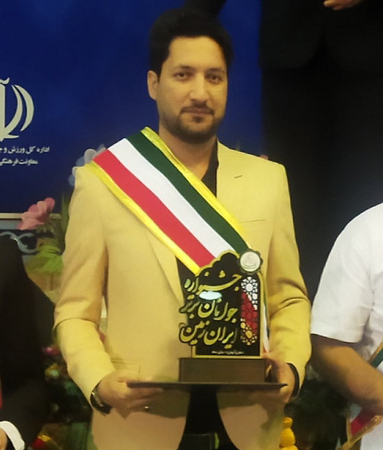 احمد اشتری جوان برتر سال استان شد